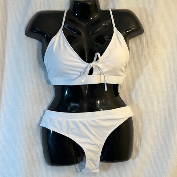 Blooming Jelly All White Sexy Bikini Mixed Sizes Cut Out Bows (top L, bottom M) - Picture 3 of 11